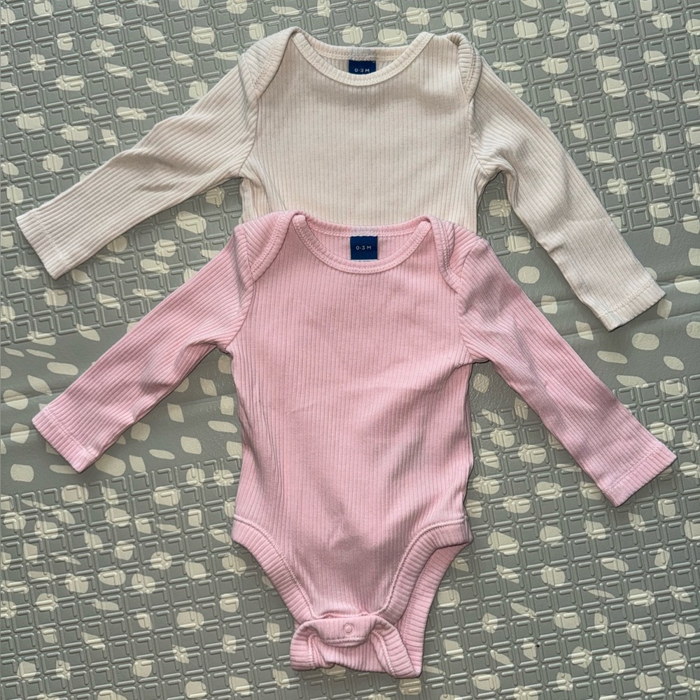 Old Navy Baby Girl Onesie 2 pack 0-3 Months Cream and Pink